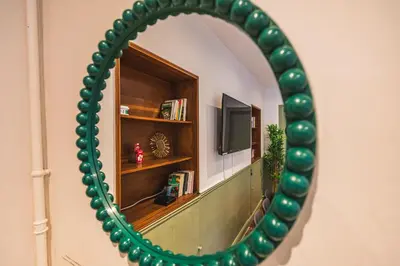 Bibliothèque dans l'appartement