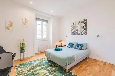 Un ou plusieurs lits dans un hébergement de l'établissement Stuart elegance with Cathedral view, Ideal for Families