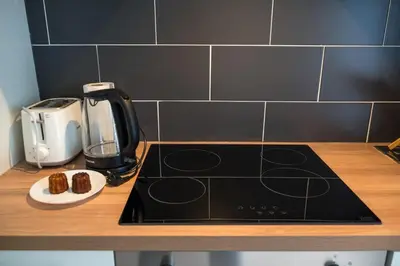 Cuisine ou kitchenette dans l'établissement Appart budget avec parking au centre-ville