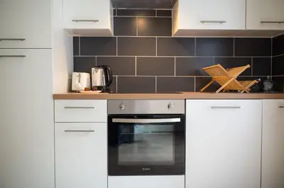 Cuisine ou kitchenette dans l'établissement Appart budget avec parking au centre-ville