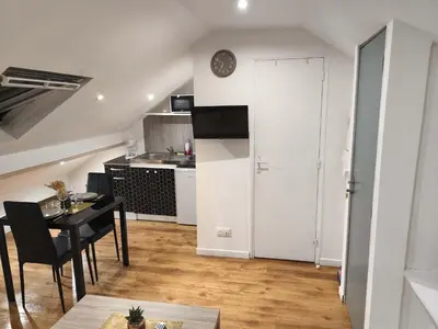 Cuisine ou kitchenette dans l'établissement Budget apart with parking
