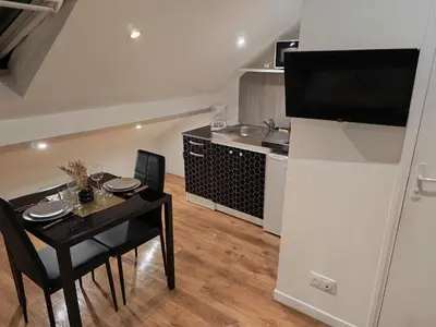 Cuisine ou kitchenette dans l'établissement Budget apart with parking
