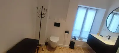 Salle de bains dans l'établissement Le relais de Victor et son garage à vélos