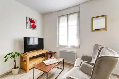 Télévision ou salle de divertissement dans l'établissement Gîte de la Manufacture - Studio St-Gobain