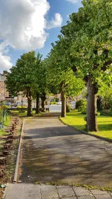 Jardin de l'établissement Le petit Château Avesnois - Studio avec terrasse vue sur le jardin