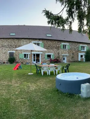 Jardin de l'établissement Grande maison avec piscine 13 couchages proche Paris