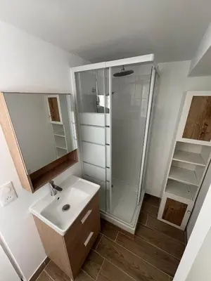 Salle de bains dans l'établissement Grande maison avec piscine 13 couchages proche Paris