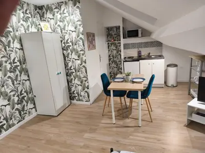 Cuisine ou kitchenette dans l'établissement Chic Studio with Parking in Charleville-Mézières