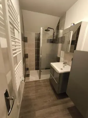 Salle de bains dans l'établissement L'étoile de rocroy
