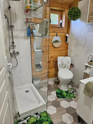 Salle de bains dans l'établissement Chalet près du lac