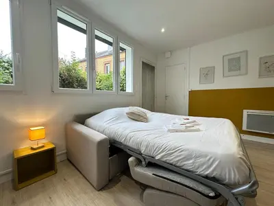 Un ou plusieurs lits dans un hébergement de l'établissement C Stockholm - Studio cosy avec extérieur privatif