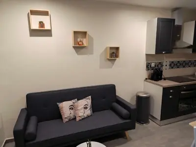 Cuisine ou kitchenette dans l'établissement Appartement RDC avec parking au centre-ville