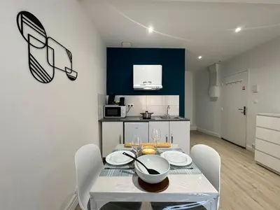 Cuisine ou kitchenette dans l'établissement C Helsinki - Studio cosy près du centre-ville