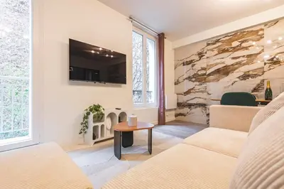 Télévision ou salle de divertissement dans l'établissement L'Étape 4 - Center - Cathedral