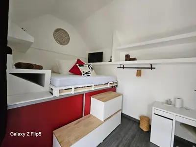 Télévision ou salle de divertissement dans l'établissement Maison Cosy, proche Reims, La Nichée