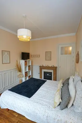 Un ou plusieurs lits dans un hébergement de l'établissement HYPER CENTRE 2 CHAMBRES 70m2 6 PERSONNES