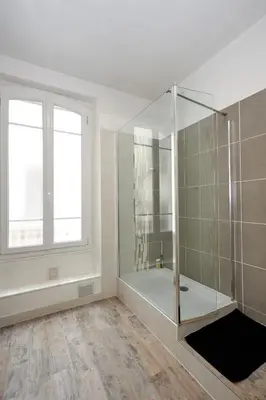 Salle de bains dans l'établissement HYPER CENTRE 2 CHAMBRES 70m2 6 PERSONNES