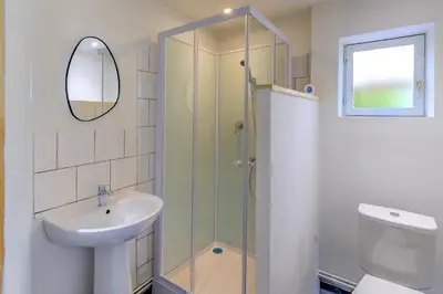 Salle de bains dans l'établissement Gîte de la Sambre - Gîte pour 4p