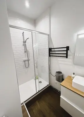 Salle de bains dans l'établissement PINK - Cosy studio au cœur de Reims