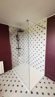 Salle de bains dans l'établissement L'atelier de la Tour - Gite indépendant entièrement équipé