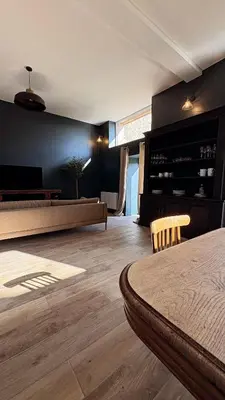 Coin salon dans l'établissement L'atelier de la Tour - Gite indépendant entièrement équipé
