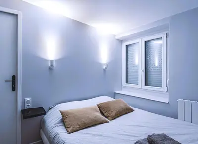 Un ou plusieurs lits dans un hébergement de l'établissement L'arc en Ciel - Appartement paisible à proximité de la Cathédrale