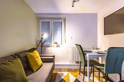 Coin salon dans l'établissement L'arc en Ciel - Appartement paisible à proximité de la Cathédrale