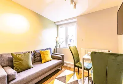 Coin salon dans l'établissement L'arc en Ciel - Appartement paisible à proximité de la Cathédrale