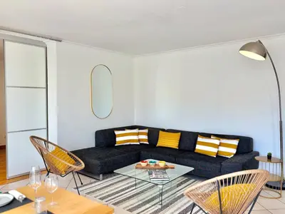 Coin salon dans l'établissement Vivez au large dans ce grand T3