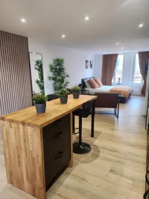 Un ou plusieurs lits dans un hébergement de l'établissement Suite R&B avec Terrasse -5 mins gare - Rue calme dans centre ville