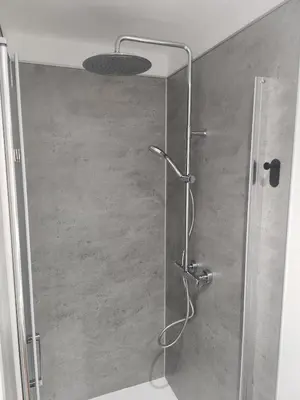 Salle de bains dans l'établissement Suite R&B avec Terrasse -5 mins gare - Rue calme dans centre ville