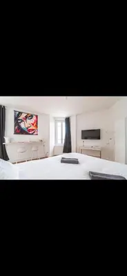 Un ou plusieurs lits dans un hébergement de l'établissement Cathédrale Room's Champagne