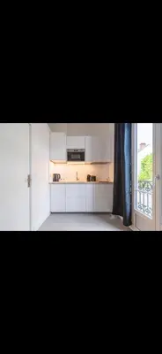 Cuisine ou kitchenette dans l'établissement Cathédrale Room's Champagne
