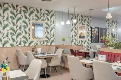 Coin salon dans l'établissement Quality Aparthotel Reims - Les Capucins