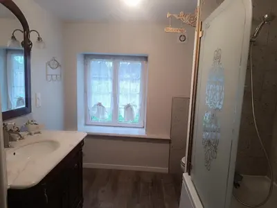 Salle de bains dans l'établissement Gîte cottage Domaine La Boilière