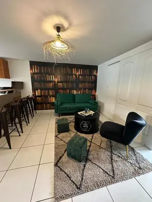 Coin salon dans l'établissement La Maison des Ormes