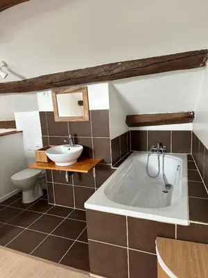 Salle de bains dans l'établissement La Maison des Ormes