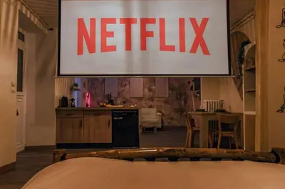 Télévision ou salle de divertissement dans l'établissement ORoom Lov'Rette Coulommiers