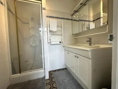 Salle de bains dans l'établissement Le Magellan Coulommiers 77