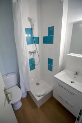 Salle de bains dans l'établissement studio neuf champ de mars 18
