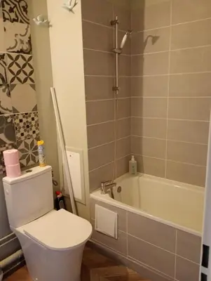 Salle de bains dans l'établissement studio neuf champ de mars 18