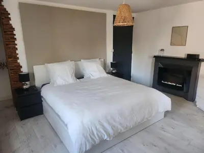 Un ou plusieurs lits dans un hébergement de l'établissement Town center Kéroussel house - 6 people - 2 Bedrooms - Swimming pool