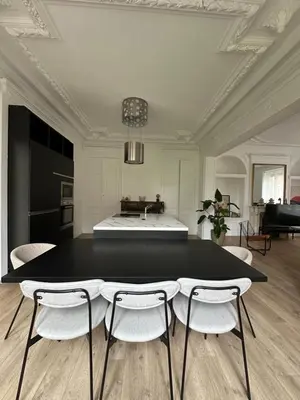 Coin salon dans l'établissement Maison cosy avec jardin privé hypercentre Charleville-Mézières à deux pas de la Place Ducale