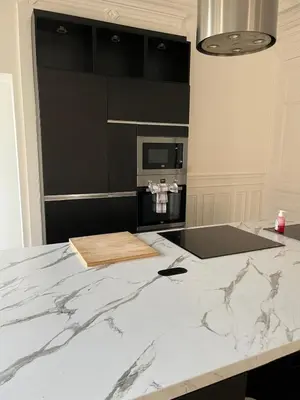 Cuisine ou kitchenette dans l'établissement Maison cosy avec jardin privé hypercentre Charleville-Mézières à deux pas de la Place Ducale