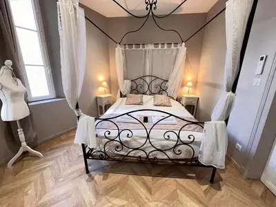 Un ou plusieurs lits dans un hébergement de l'établissement E - Le secret de Louise T2 avec balcon au centre