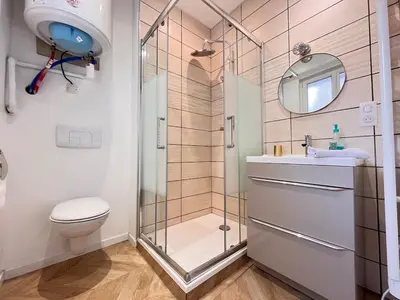 Salle de bains dans l'établissement E - Le secret de Louise T2 avec balcon au centre