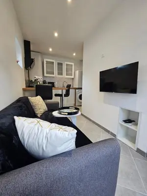 Télévision ou salle de divertissement dans l'établissement O Cottage E Lavisse