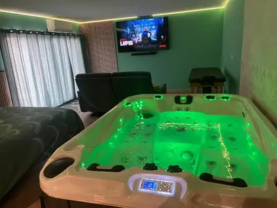 Télévision ou salle de divertissement dans l'établissement bulles et détente