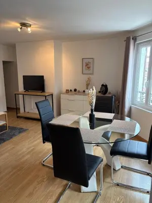 Télévision ou salle de divertissement dans l'établissement Le Cocon Chalonnais
