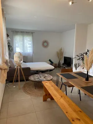Un ou plusieurs lits dans un hébergement de l'établissement Appartement avec Parking gratuit sur place